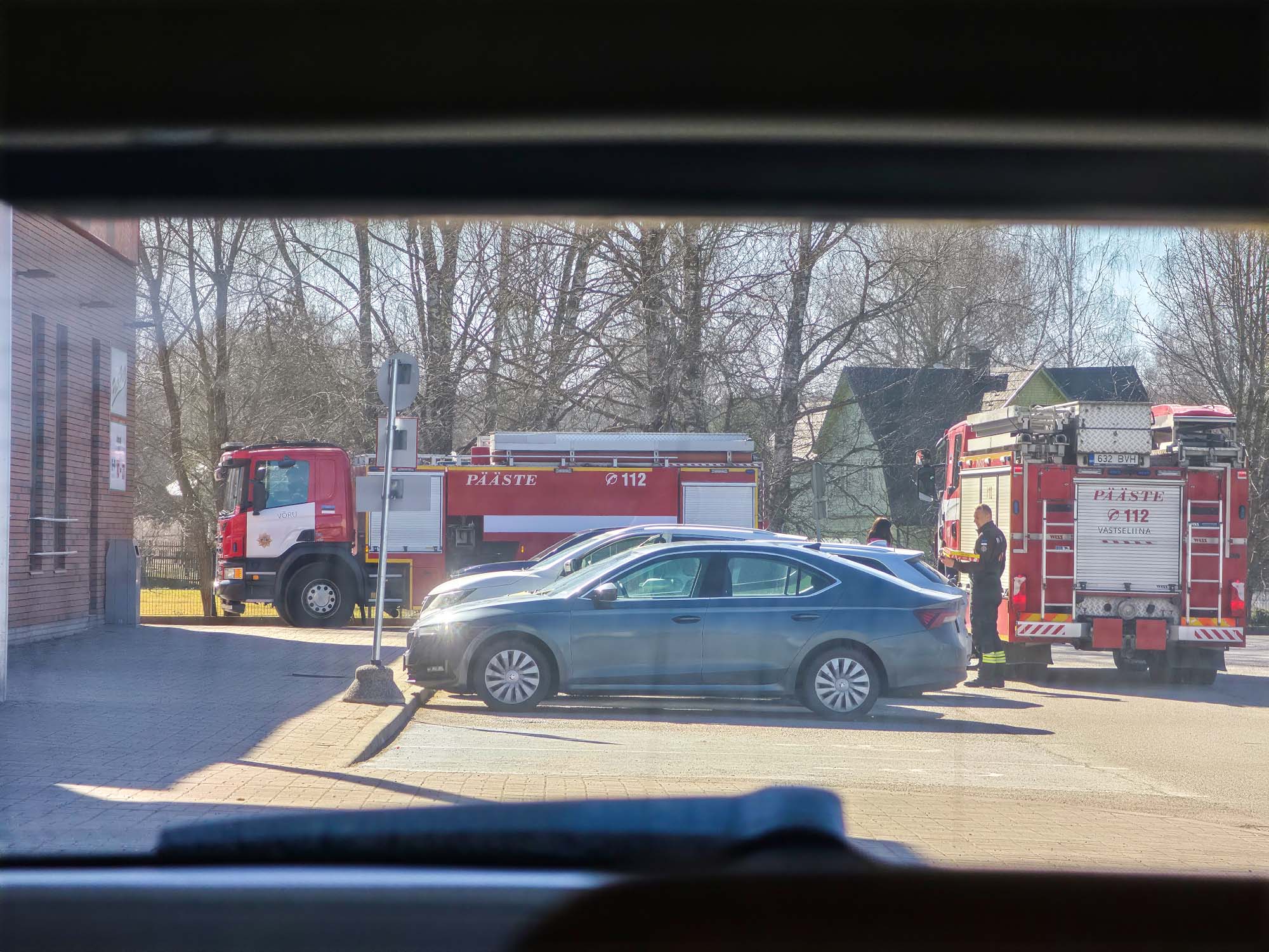Toidupeatuses osales kaks Vastseliina komando ja üks Võru päästjate masin, mis hetkeks vallutasid parkla, kuid kellelgi liiklemist ei takistanud.